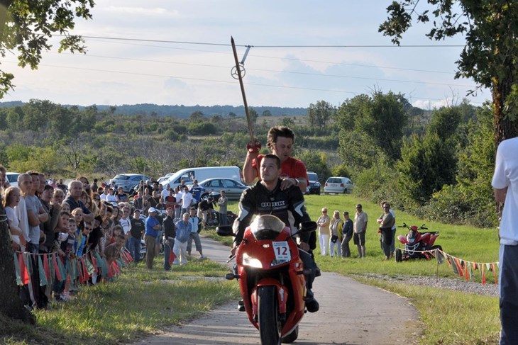 (N. LAZAREVIĆ)