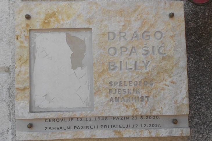 Billyeva spomen ploča bez fotografije (M. RIMANIĆ)