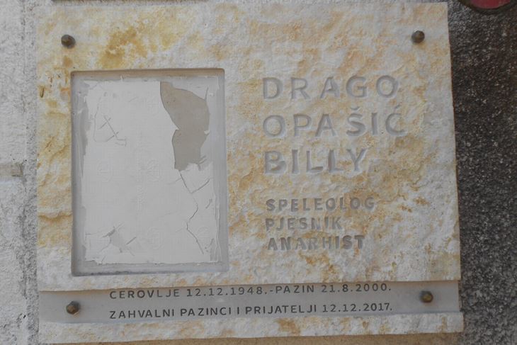 Billyeva spomen ploča bez fotografije (M. RIMANIĆ)