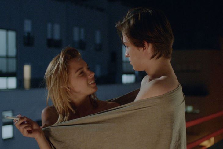 "F20" priča je o dvoje mladih, Martini (Romina Tonković) i Filipu (Filip Mayer)