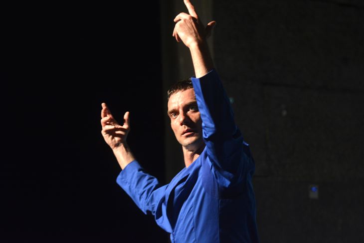  Ognjen Vučinić u predstavi "Rave (on)!" (Danilo MEMEDOVIĆ)