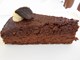 Češanj fermentiranog češnjaka na kriški torte ujedno je i ukras i aromatični dodatak (Davor ŠIŠOVIĆ)