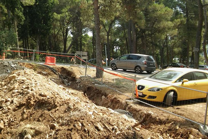 Bijela cesta između Bunarine i Ribarske neće se dirati do jeseni (Z. STRAHINJA)