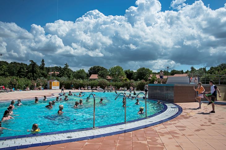 U sklopu projekta će se izraditi jedna pristupna rampa za osobe smanjene pokretljivosti na objektu "beach room", čime će se osigurati pristupačnost za osobe sa posebnim potrebama