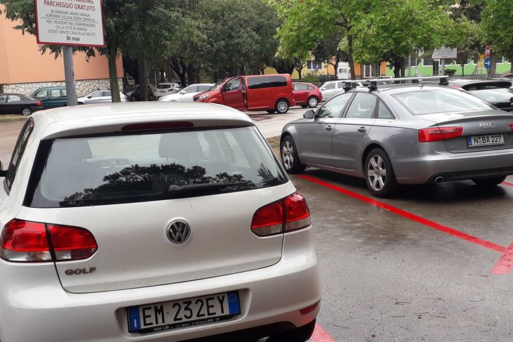 Besplatno parkiranje kraj umaškog Doma zdravlja za pacijente (S. BOSNIĆ)