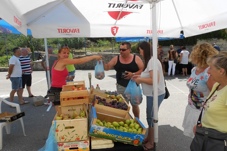 Kaldirski plac od fruti (D. ŠIŠOVIĆ)