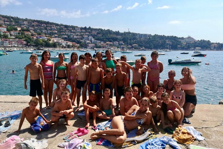 Mali Kršanci u školi plivanja u Rapcu