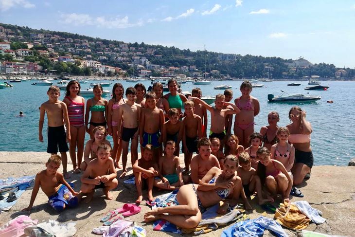 Mali Kršanci u školi plivanja u Rapcu