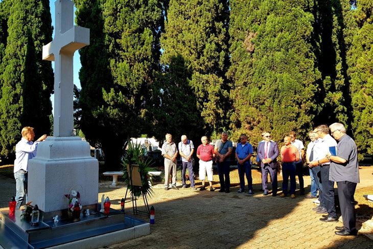       Vijenci su položeni na porečkom groblju i spomen-obilježju u Novoj Vasi