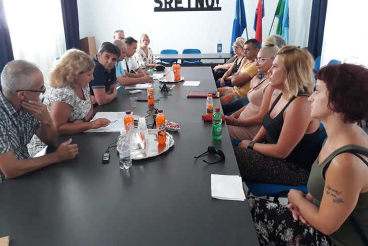 Sastanak građana Raše i Krapnja s predstavnicima institucija