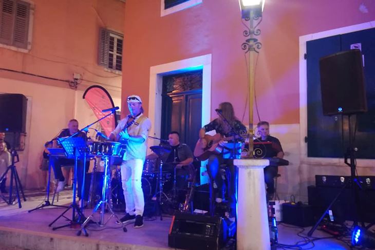 Le Monde Acoustic