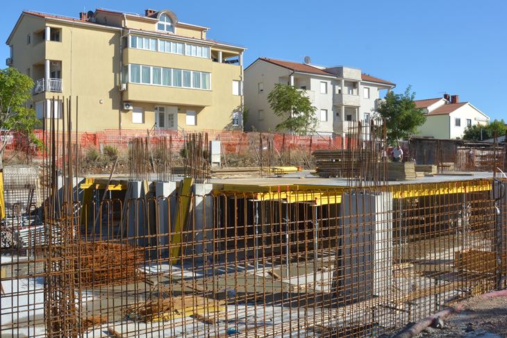 (Neven LAZAREVIĆ)