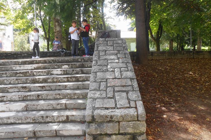 Zid kod osnovne škole (M. RIMANIĆ)