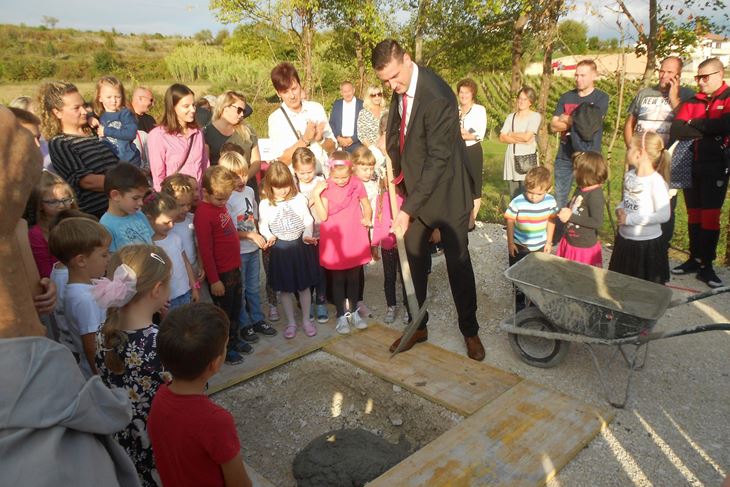 Polaganje vremenske kapsule u temelje novog vrtića
