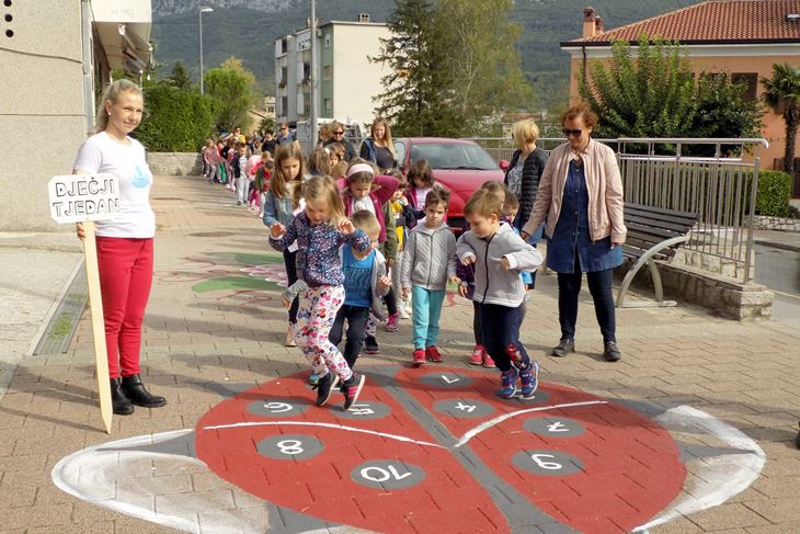 Senzorni poligon na putu od škole do knjižnice