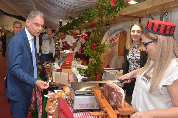 (N. LAZAREVIĆ)