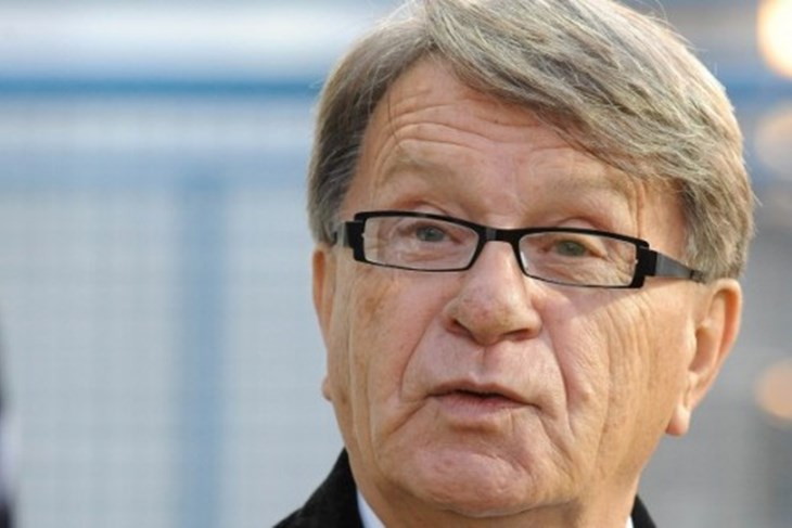 (S. DRESCHLER)