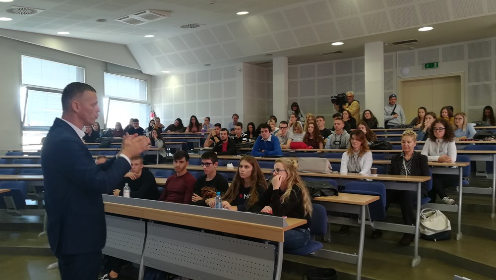Valter Flego pred pulskim studentima (Duška PALIBRK)