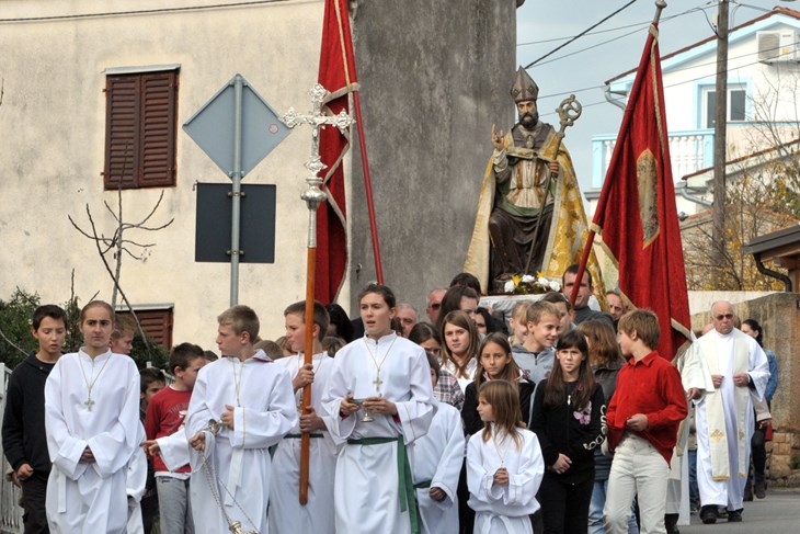 Procesija ulicama Ližnjana (N. LAZAREVIĆ)