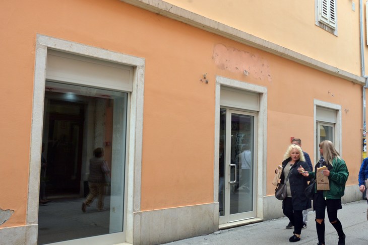 Brojne trgovine u centru su zatvorene (N. LAZAREVIĆ)