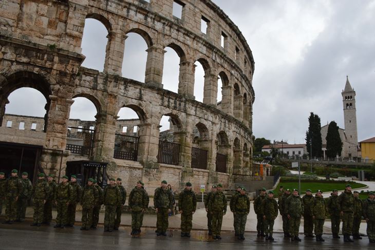 Pripadnici Središta za bezposadne zrakoplovne sustave HV-a