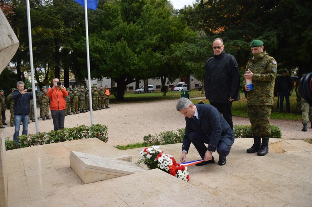Polaganje vijenaca
