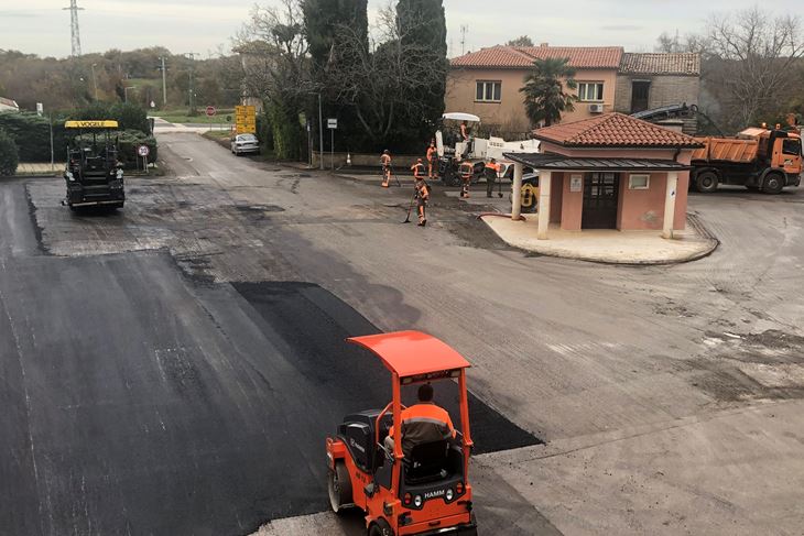 Ovo je vrlo prometno raskrižje pa je trebalo kvalitetnije rješenje