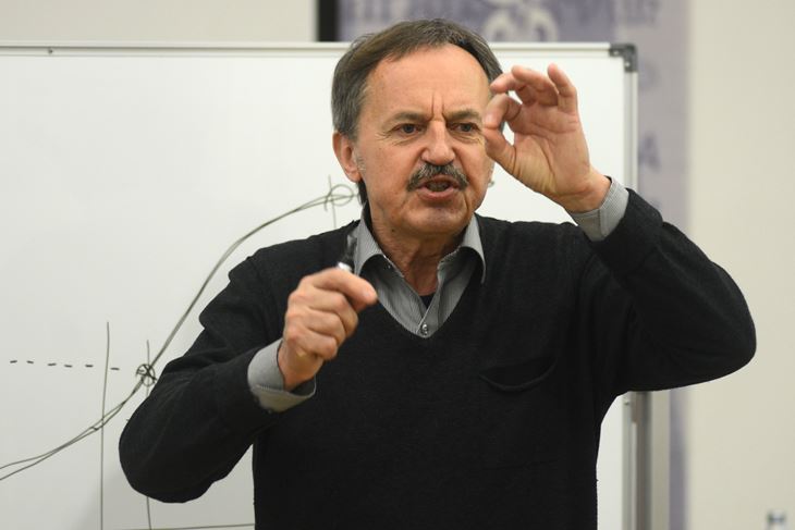 Dr. Slavko Sakoman (D. ŠTIFANIĆ)