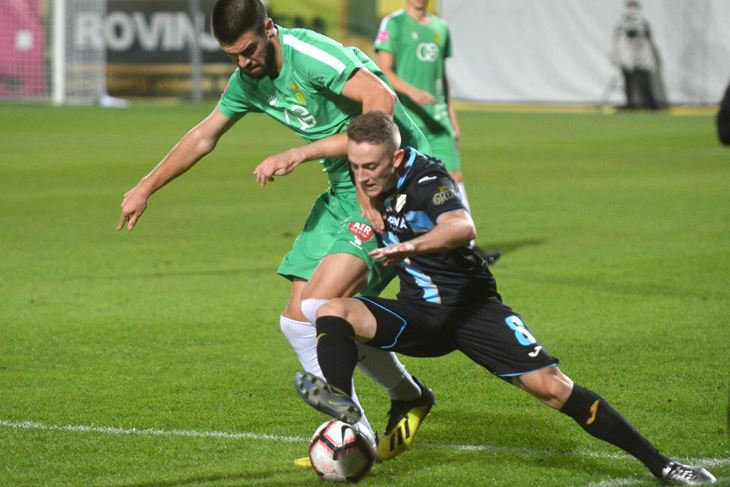 BEZ POGOTKA OVE POLUSEZONE - Robert Perić Komšić u duelu s Tiborom Halilovićem (Danilo MEMEDOVIĆ)