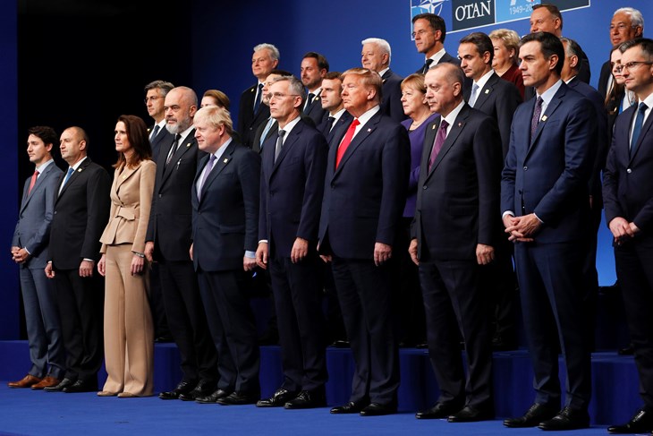 Obiteljska fotografija lidera zemalja na NATO summitu (EPA)