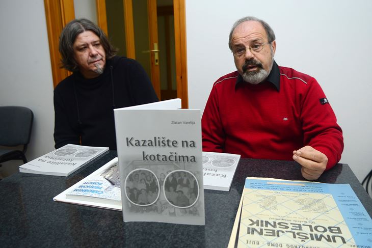 Danijel Mikulaco i Zlatan Valerija na predstavljanju knjige u pulskim prostorima Matice hrvatske (Dejan ŠTIFANIĆ)