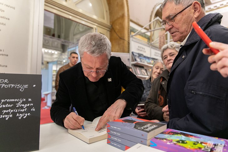 Dragan Velikić, potpisivao je čitateljima svoje romana "Via Pula" i "Adresa" (Manuel ANGELINI)