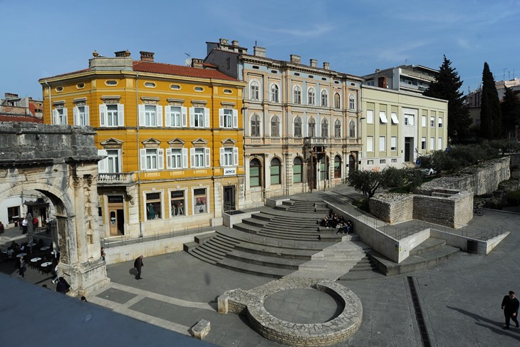 (M. MIJOŠEK)