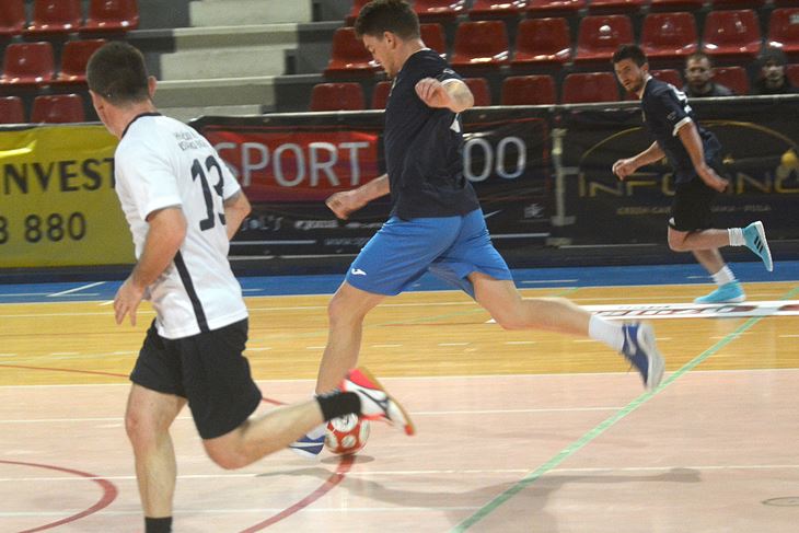 Ivan Pičuljan (plavi) dvaput je matirao hrvače (D. MEMEDOVIĆ)