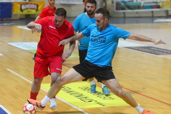 PICAJOLI ZAUSTAVILI UMAŽANE - Fausto Budicin blokira Robija Uršića (Dejan ŠTIFANIĆ)