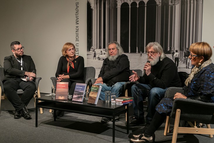 Aljoša Pužar, Valnea Delbianco, Boris Domagoj Biletić, Milorad Stojević i Anita Šikić (Foto Sa(n)jam knjige u Istri/Manuel ANGELINI)