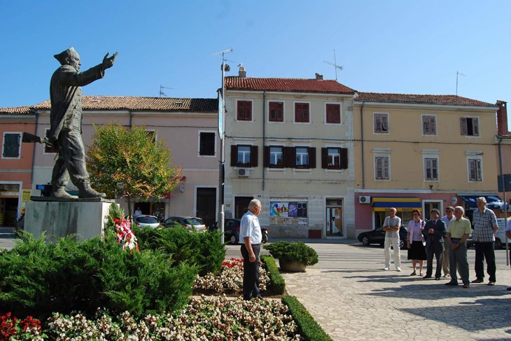 Uredit će se Trg Joakima Rakovca (Arhiva)