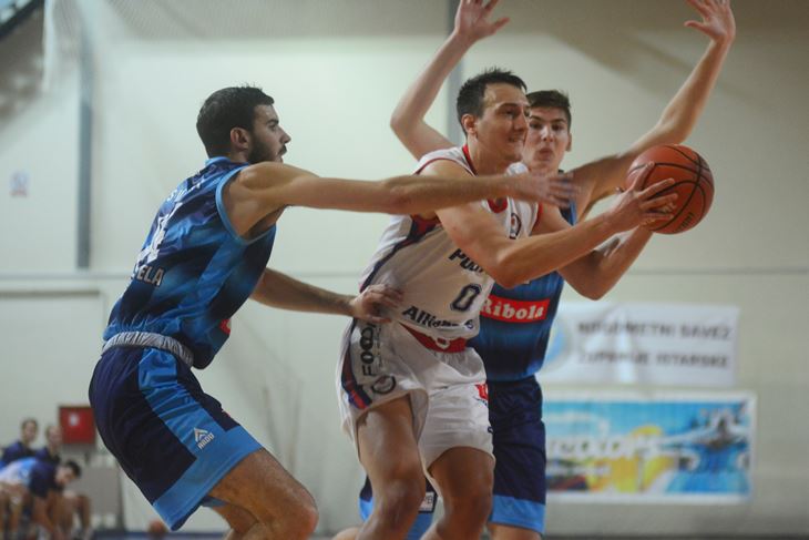 POGODIO TRI TRICE U ZAGREBU - Igor Stojanović (Dejan ŠTIFANIĆ)