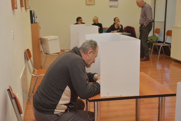 Neven LAZAREVIĆ