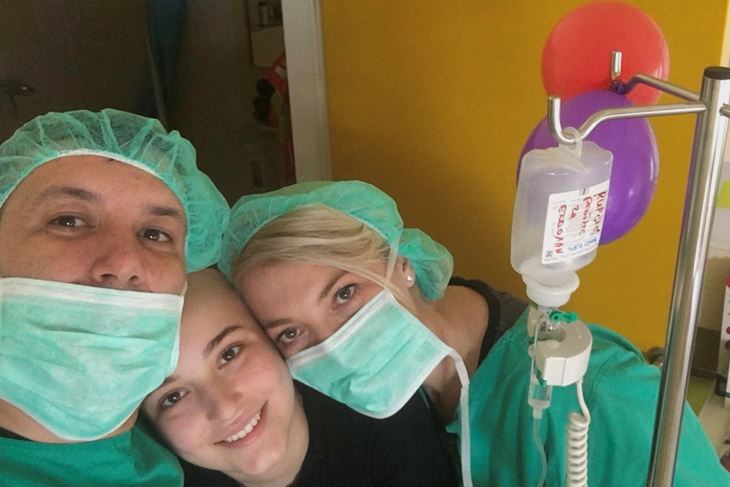 Erin u bolnici s mamom Sonjom i tatom Antonijem
