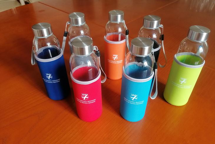 Nove staklene boce za zaposlenike Grada Rovinja