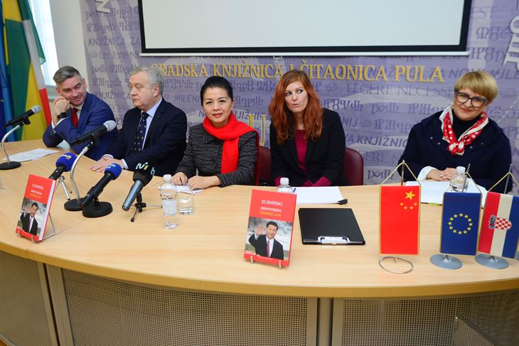 S predstavljanja knjige u Gradskoj knjižnici i čitaonici (Dejan ŠTIFANIĆ)