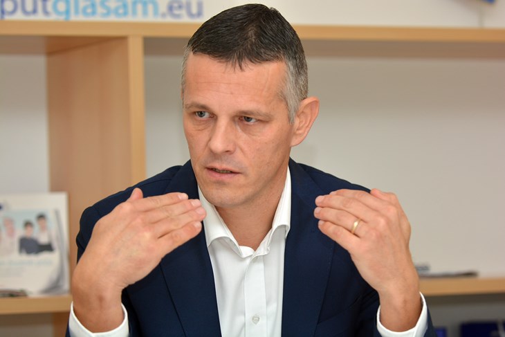 (M. MIJOŠEK)