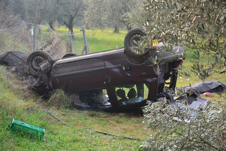 Vozač je pri prevrtanju ispao iz automobila (Neven LAZAREVIĆ)