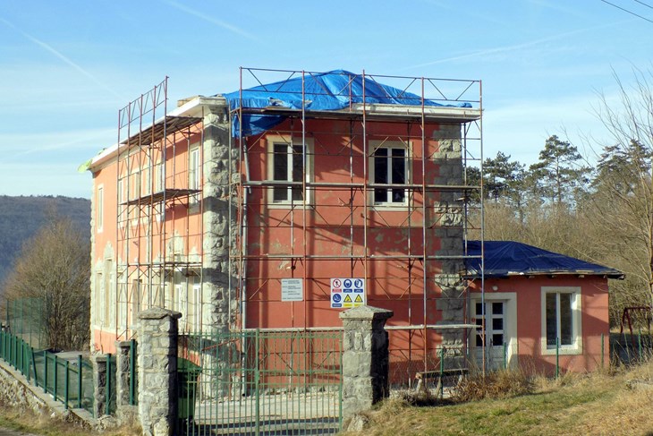 Zgrada područne škole Lanišće (Gordana ČALIĆ ŠVERKO)