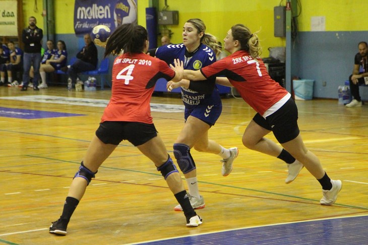 (M. GAVRAN)