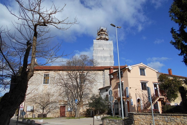 Zbog obnove zvonika izmijenjena je vizura starog dijela Tara (D. ŠIŠOVIĆ)