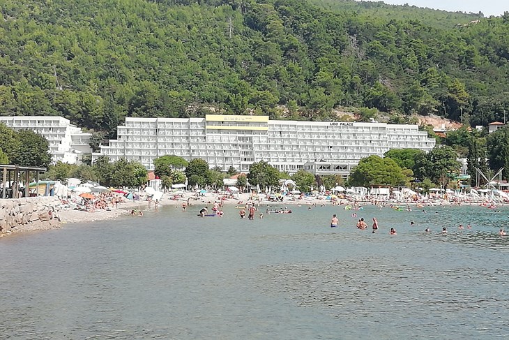 Hoteli "Lido Palace" i "Mimoza"