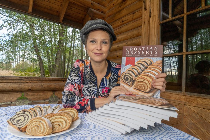 Andrea Pisac sa svojom knjigom Snimio: Ivan TESKERA