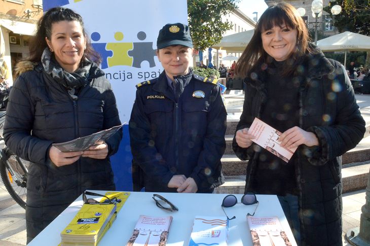Silvia Žufić Dujmović, Alica Rosić - Jakupović i Fani Bugarin Šolja (D. MEMEDOVIĆ)